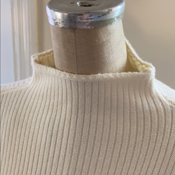 Incredibly soft crop sweater - Picture 2 of 4